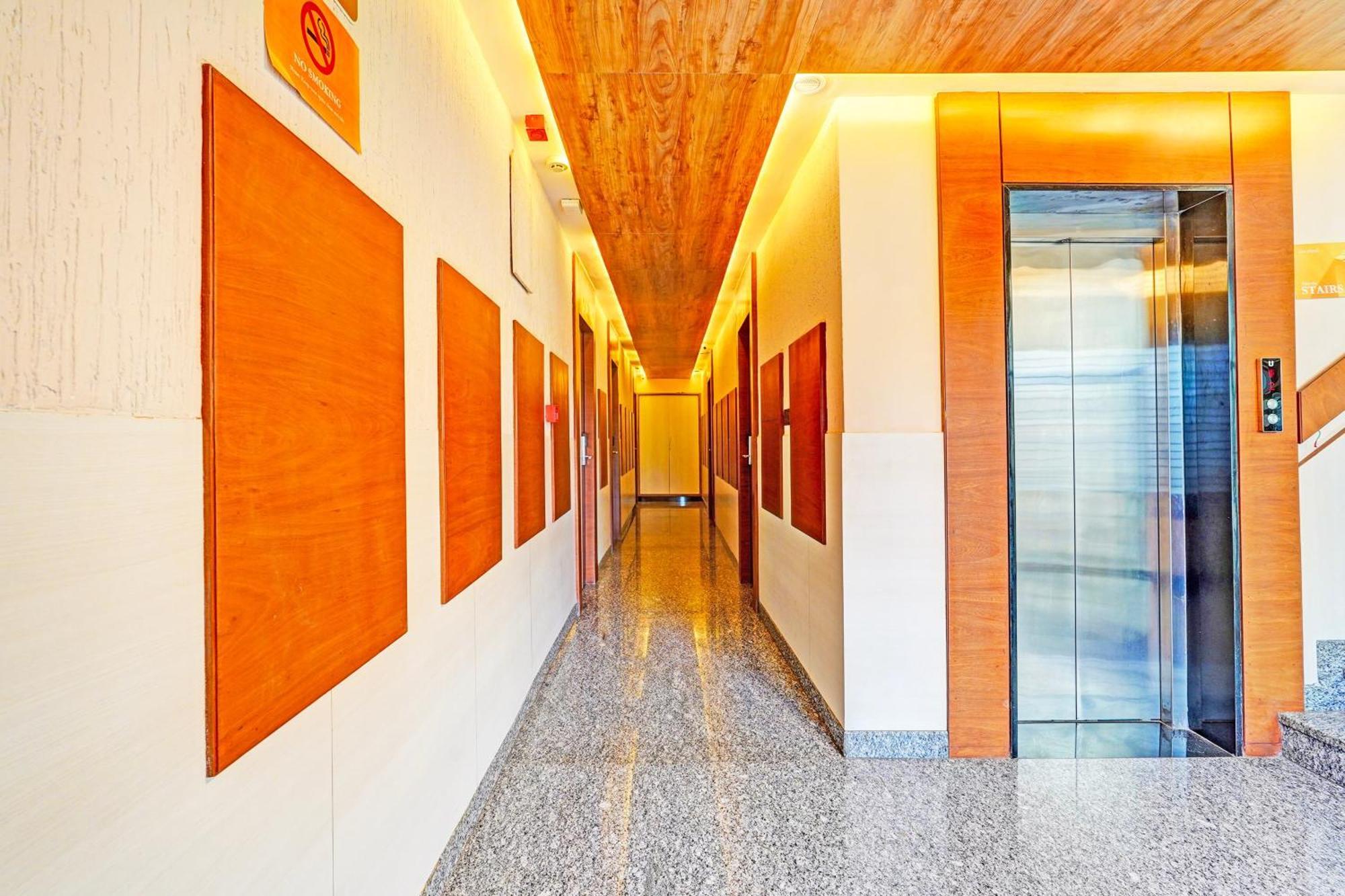 Hotel Super Townhouse Indiranagar Bangalore Exterior foto